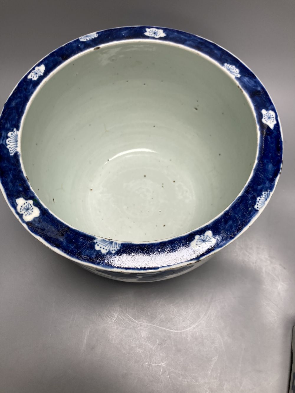 Two Chinese blue and white items